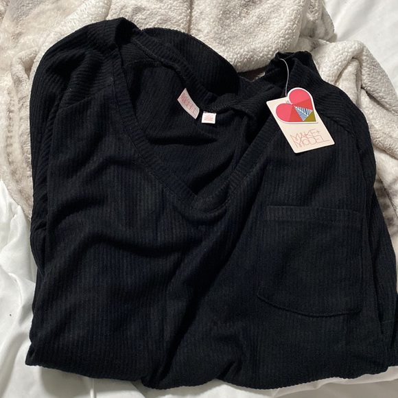 Make + Model BLACK Raglan Ribbed Pocket Tee - Picture 4 of 5